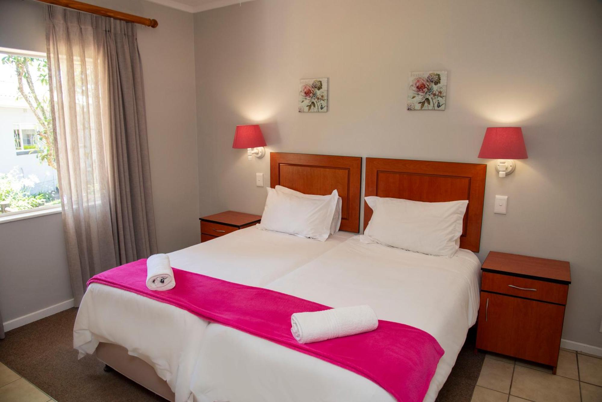 Pine Lodge Джордж Номер фото